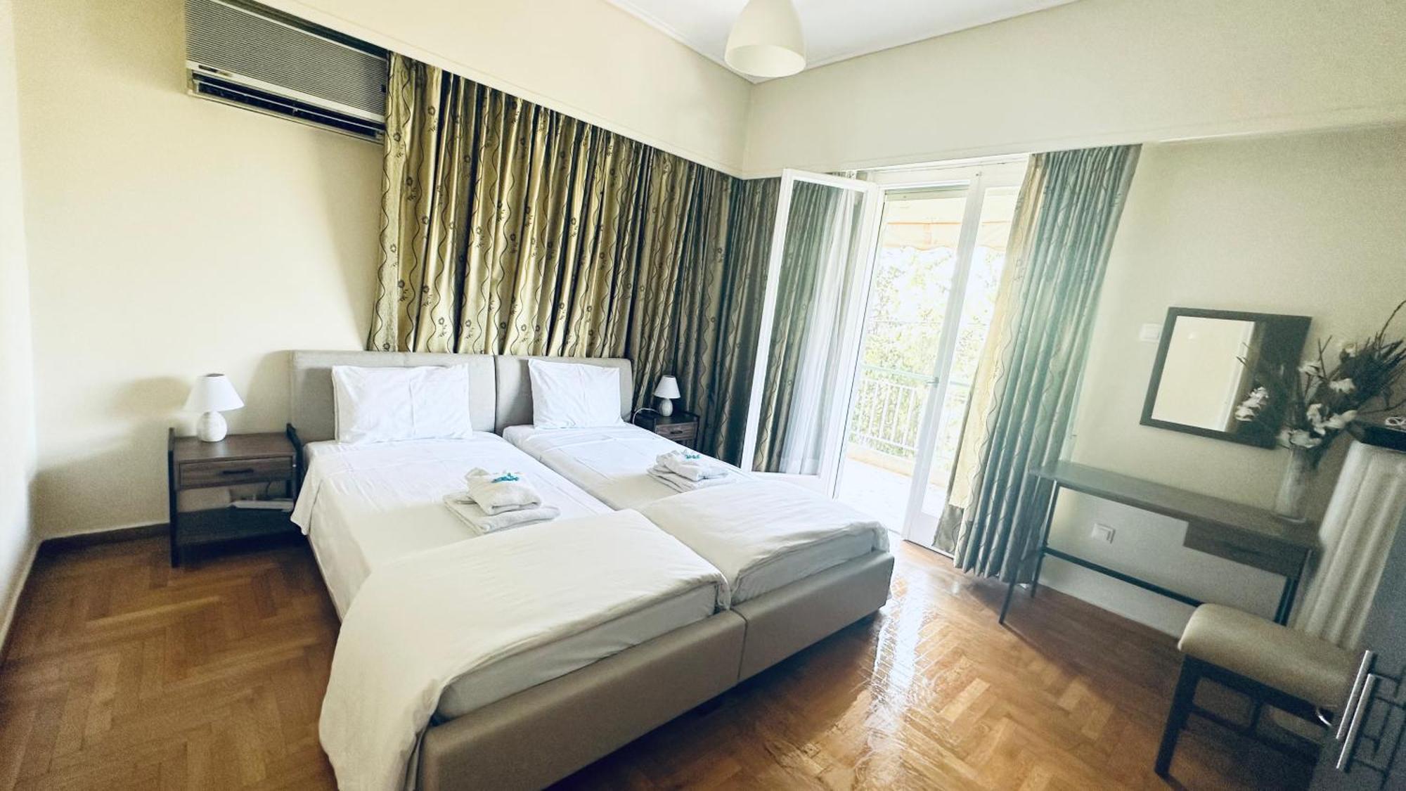 Harokopio Apartment In Atene Esterno foto