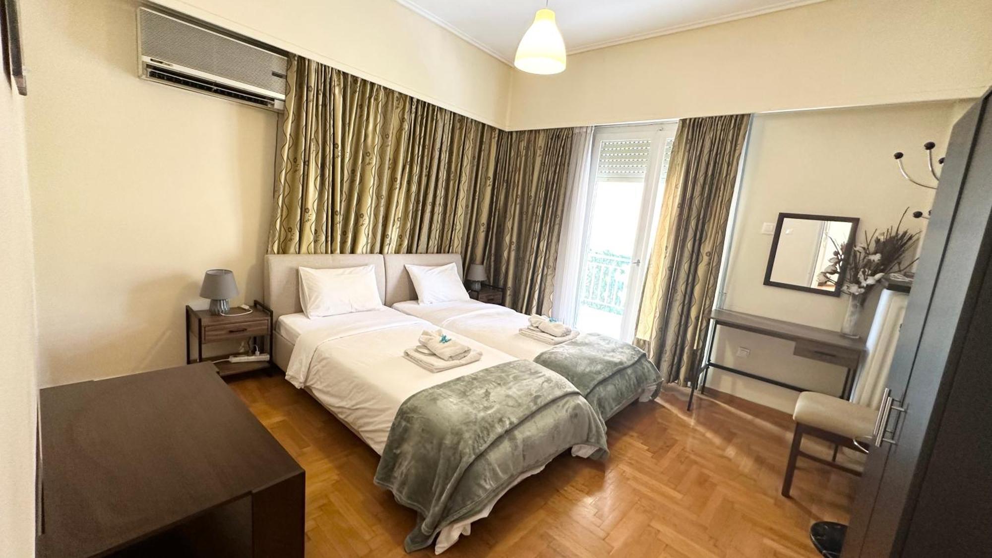 Harokopio Apartment In Atene Esterno foto