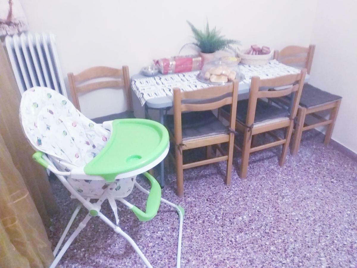 Harokopio Apartment In Atene Esterno foto